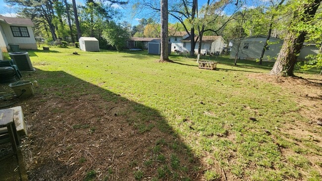 Building Photo - 4 BR / 2.5 BA Single family home