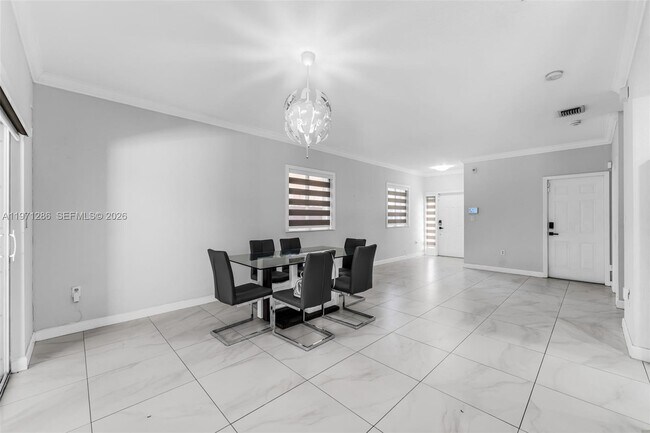 Building Photo - 239 SE 31st Terrace