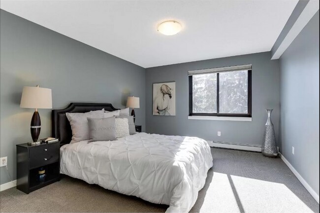 Building Photo - 1Bd/1Ba with Heated Parking, Stainless Steel Appliances, and Pool Access