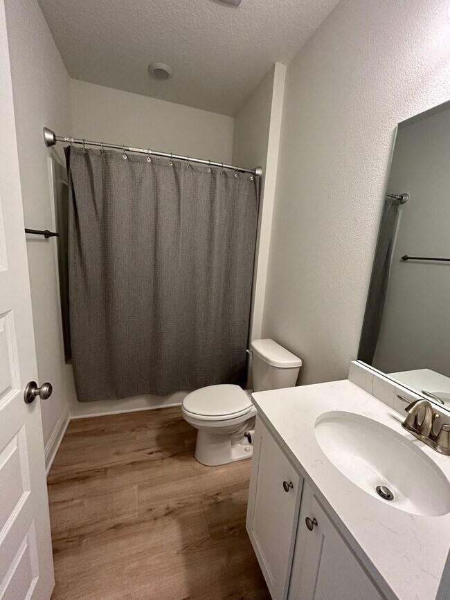 Building Photo - Beautiful 4 Bedroom Home in Point Washington!