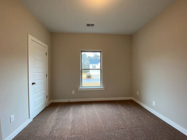 Building Photo - 65 Red Oak Ct