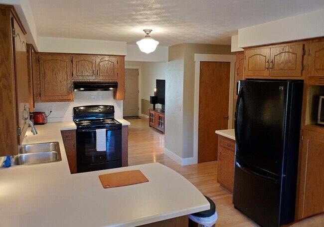 Building Photo - 1502 W Weiland Ln