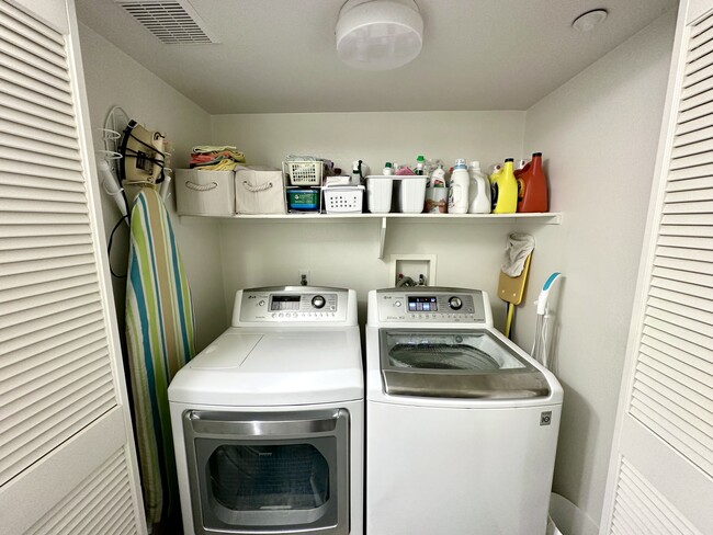 XL washer & dryer included - 820 Harbor Cliff Way