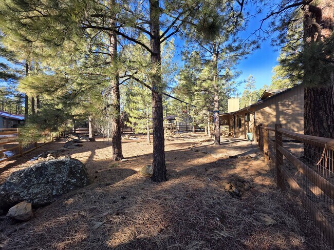 Building Photo - 7507 Tall Pine Dr