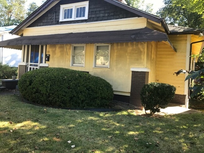 Building Photo - 1115 State St