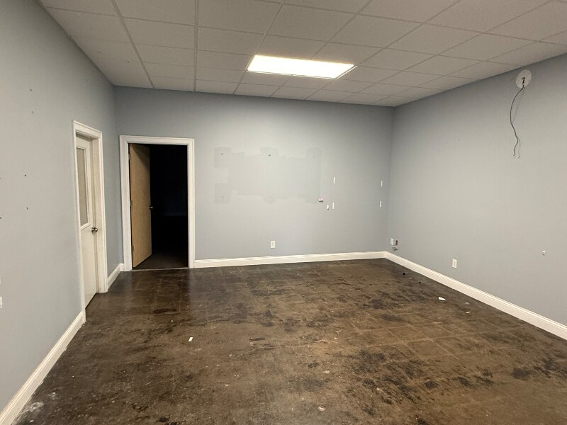 Building Photo - 801 Winchester Rd