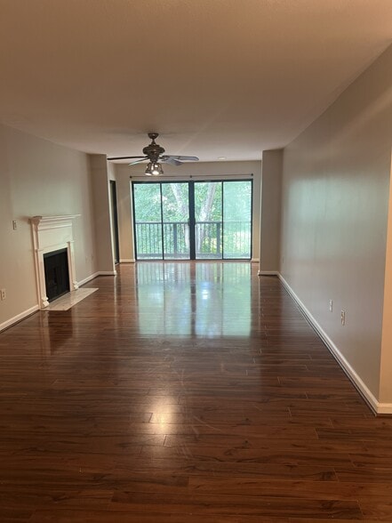 Building Photo - 2301 Pine Heights Dr NE