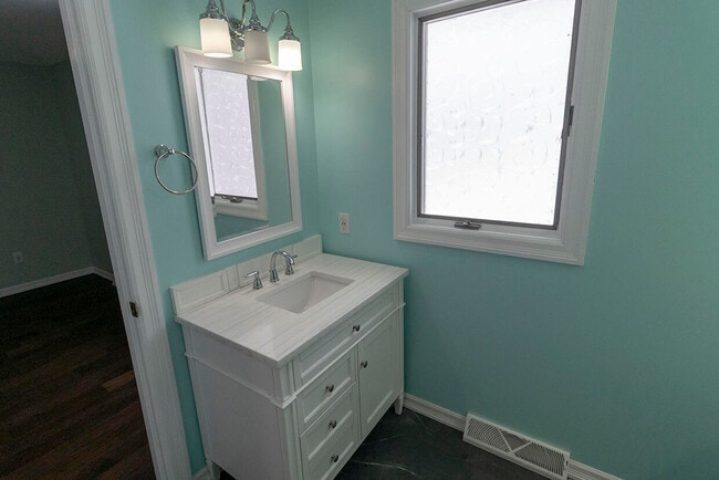 Building Photo - 4500 W Bridgewood Dr