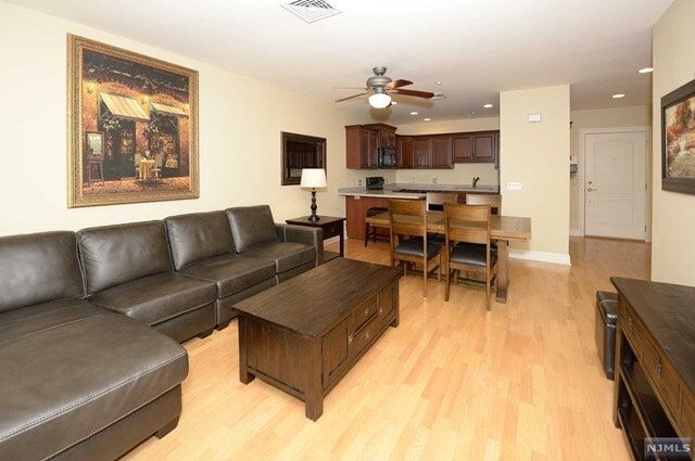 Building Photo - 3101 Rio Vista Dr