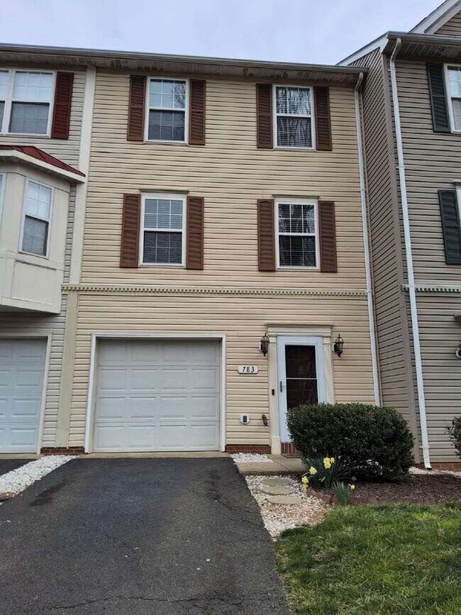 Building Photo - 783 General Wallace Ct