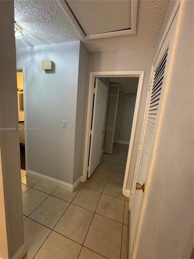 Building Photo - 1140 NW 85th Ave