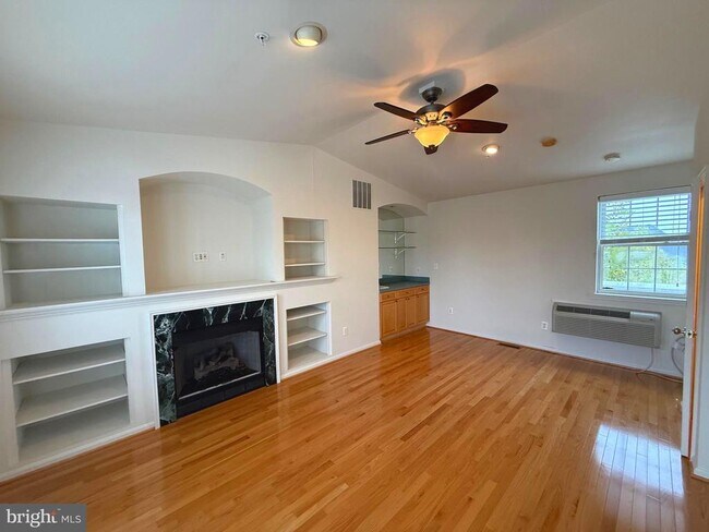 Building Photo - 12174 Chancery Station Cir