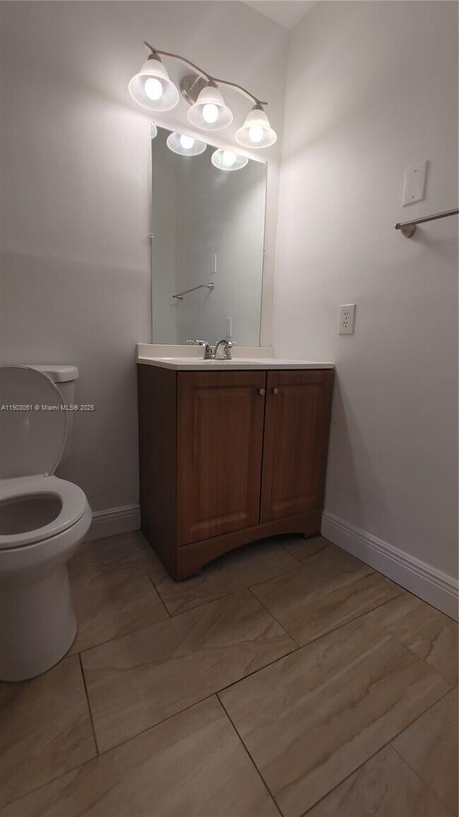 Building Photo - 421 NE 1st St