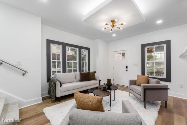 Building Photo - 4 br, 3.5 bath House - 481 Chilcote Ave