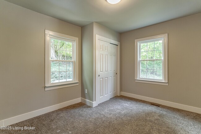 Building Photo - 1886 S Bardstown Rd