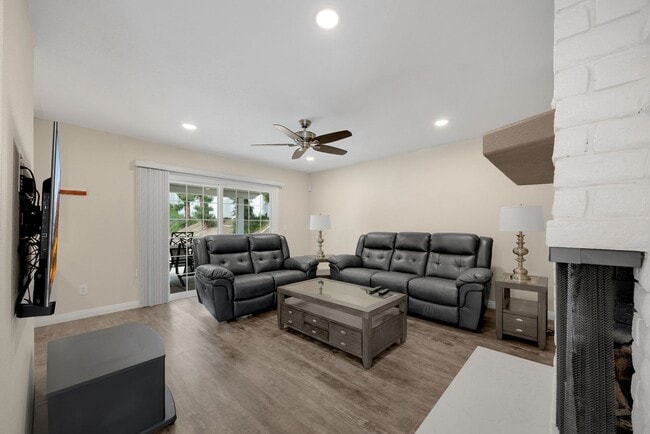 Building Photo - Adorable 4 Bed / 2 Bath Single Family Home