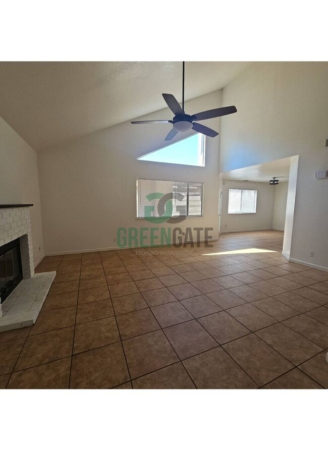 Building Photo - Beautiful 3 BEDROOM 2.5 BATH HOME IN MODES...
