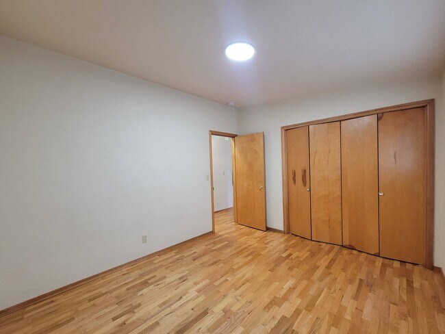 Building Photo - 305 N Quincy Pl