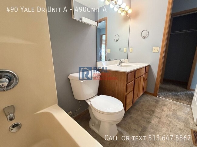 Building Photo - 490 Yale Dr