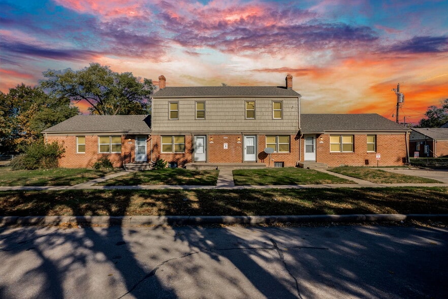 Building Photo - Meadowlark Apartments