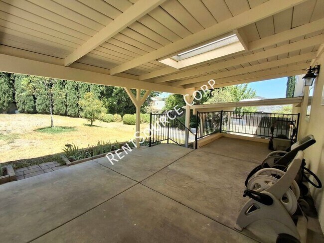 Building Photo - 26421 Torrey Pines Dr