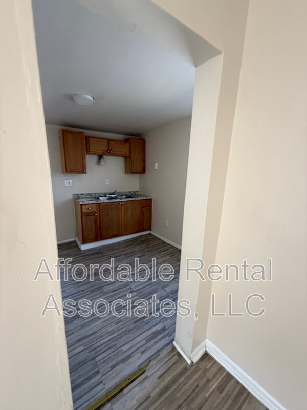 Building Photo - 1425 S 11th St