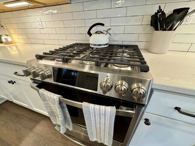 Building Photo - Pre-lease today for a late May move in