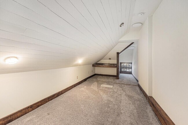 Building Photo - 572 Madison Ave SE