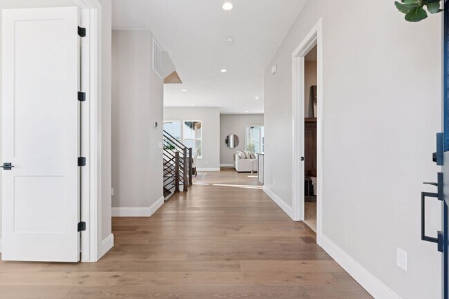 Building Photo - New Berthoud Home with Modern Comfort | $1000 Deposit with Approved Credit and Two Weeks FREE!