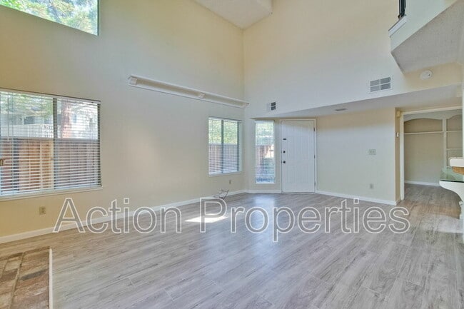 Building Photo - 1999 Garden Bing Cir