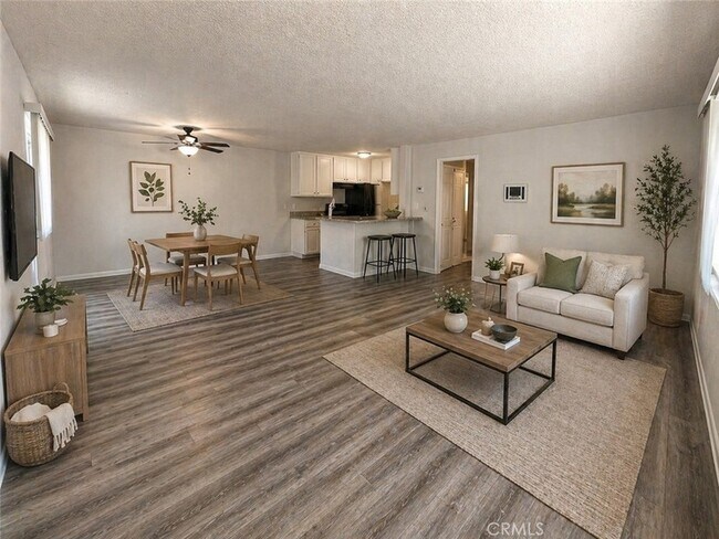 Building Photo - 685 E Vista Chino