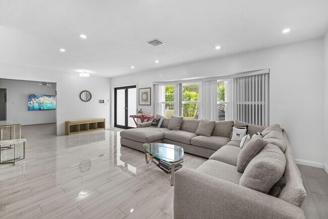 Building Photo - 3500 N 46th Ave