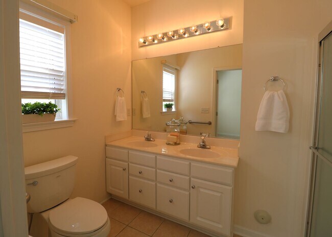 Building Photo - 6901 Hanesbrook Cir