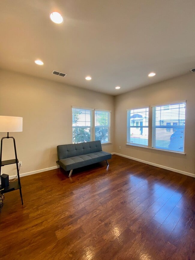 Building Photo - 329 Messina Terrace