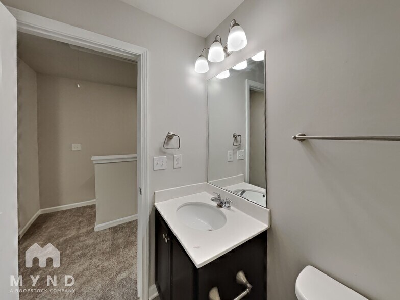 Building Photo - 5097 Lower Elm St