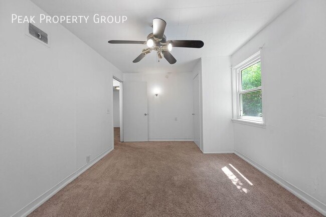 Building Photo - 2533 Ravine St