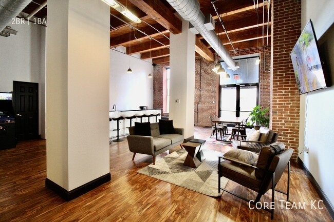 Building Photo - 2 Bedroom Loft in River Market! Great Clos...