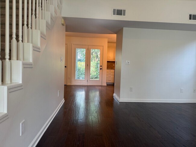Building Photo - 303 Norvich Ct
