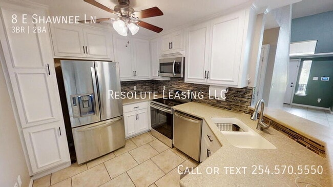 Building Photo - 8 E Shawnee Ln