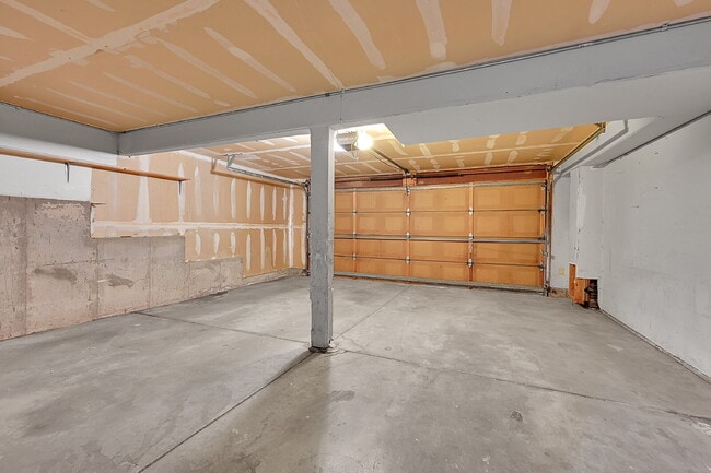 Building Photo - $2,150.00 - 2 Bedrooms, 2 Bathrooms, Townh...