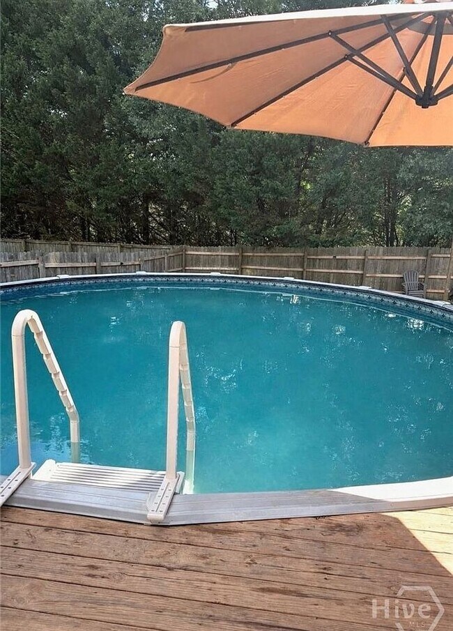 Building Photo - Beautiful 3BR/3BA Home with Private Pool in Commerce