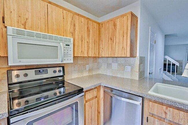 Building Photo - 6137 SW 8th Ln