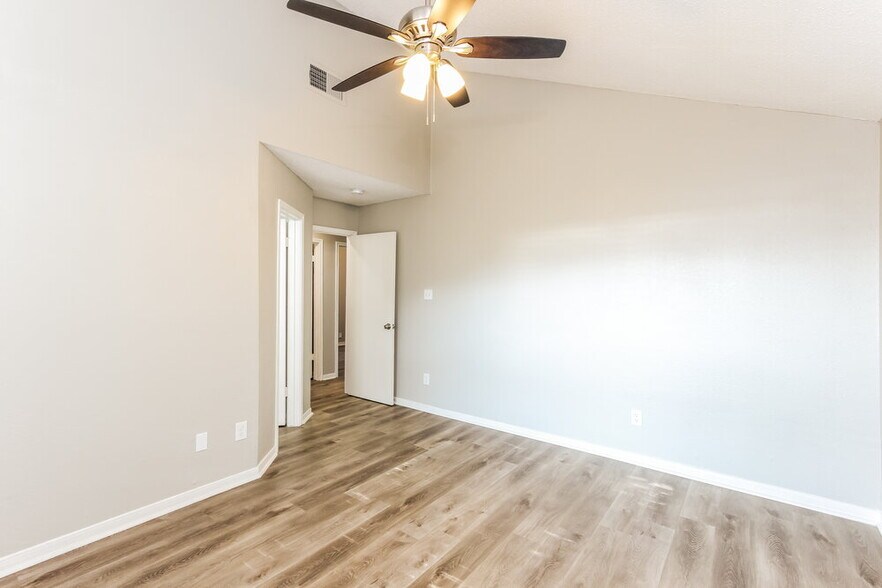 Building Photo - 6736 Poppy Dr