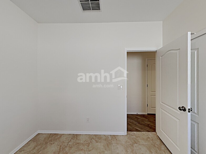 Building Photo - 895 E Autumn Harvest Pl