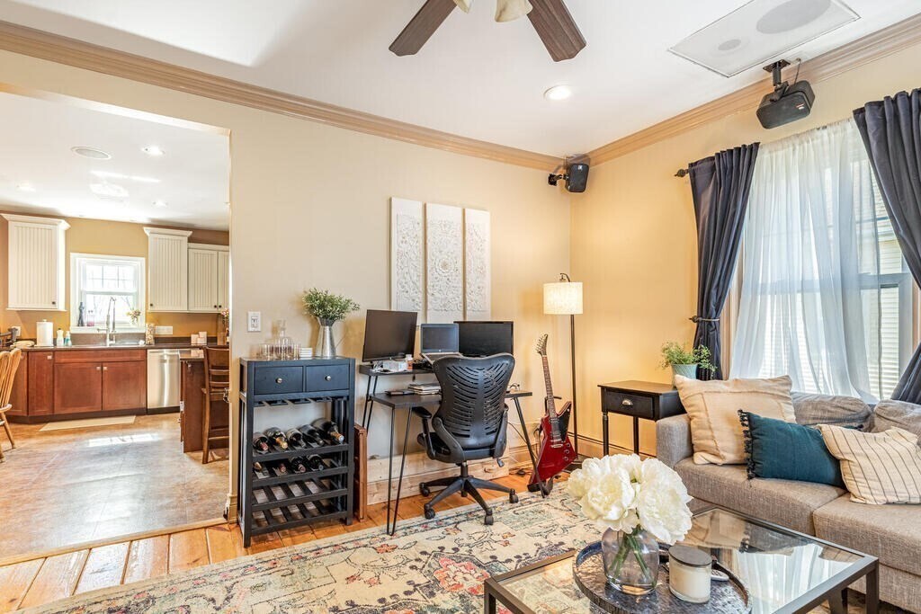 Building Photo - 39 Melvin St