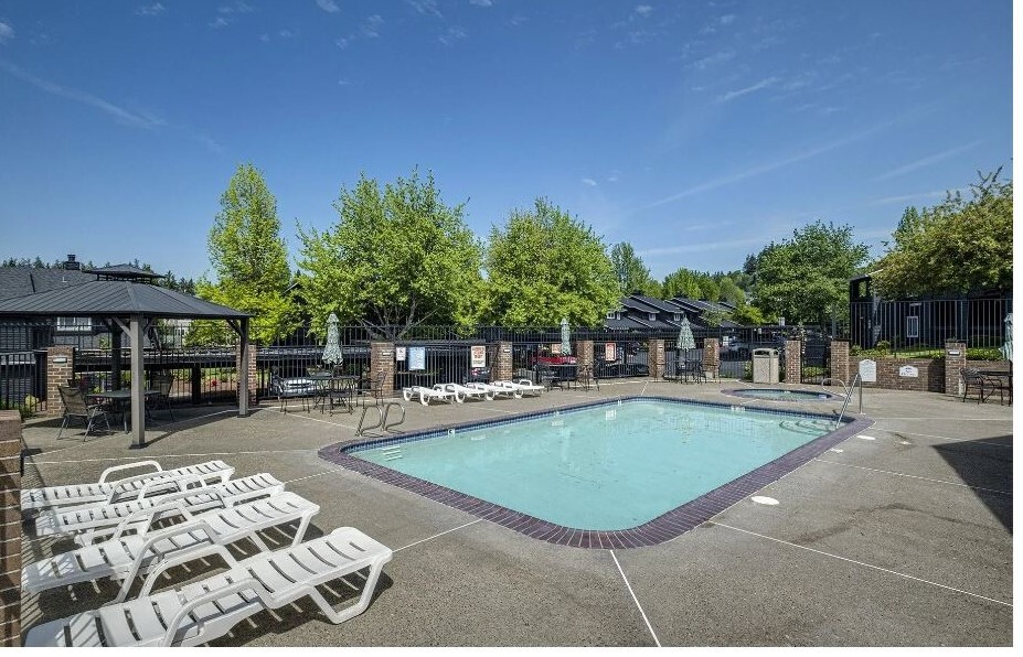 Shared seasonal pool - 9580 SW 146th Ter