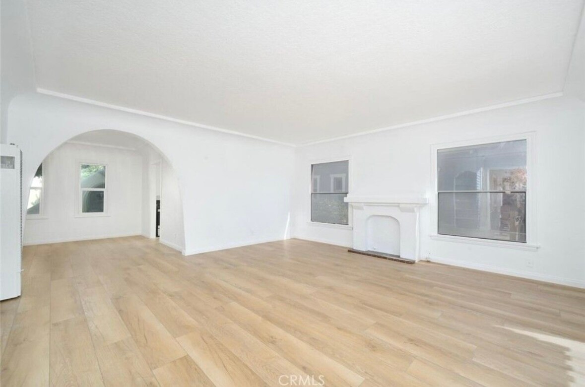 Building Photo - 974 W 13th St