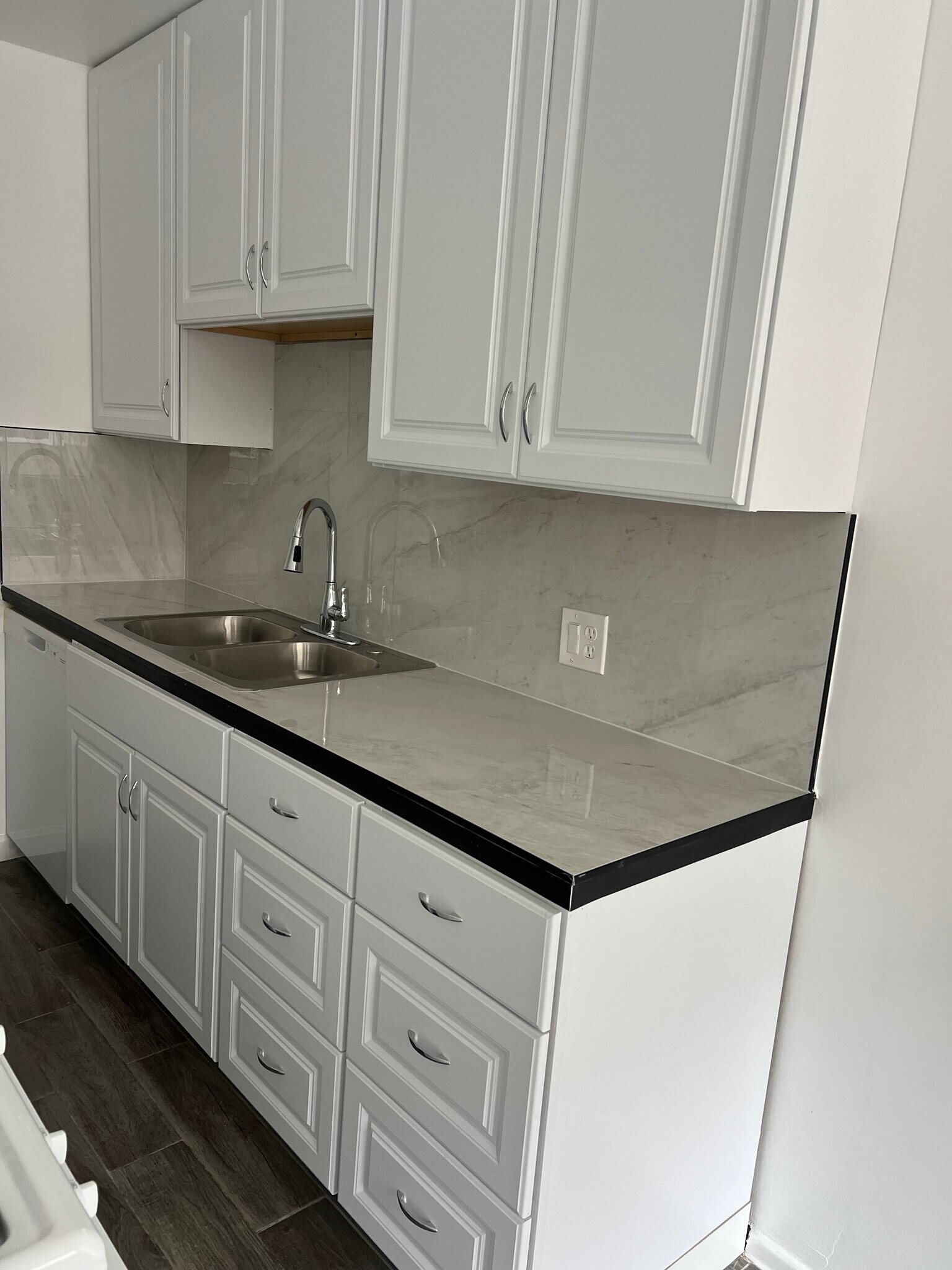 Building Photo - 3110 Livonia Ave