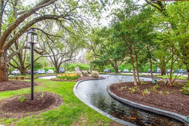 Building Photo - 6666 Brookmont Terrace