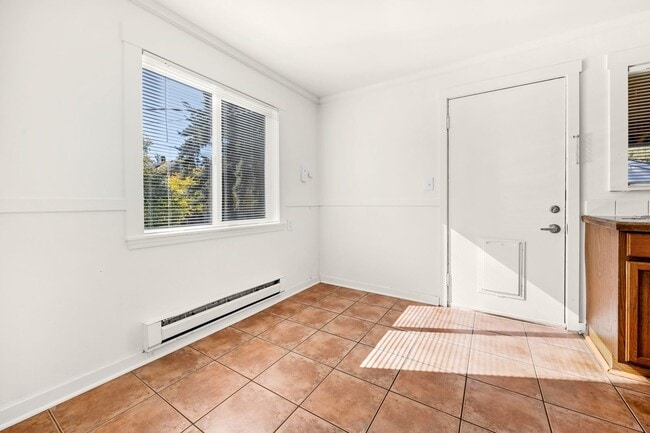Building Photo - Two Bed 2 Bath Single Family Home Close to...